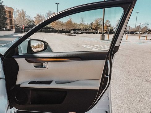 Used 2017 Lexus ES 300h image 28