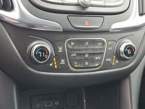 Used 2019 Chevrolet Equinox LT w/ Sun & Navigation Package AWD/4WD image 16