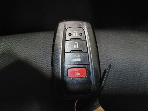 Used 2018 Toyota Camry LE w/ Convenience Package image 32