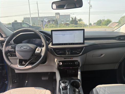 Certified 2023 Ford Escape SE w/ PHEV Premium Package FWD image 14
