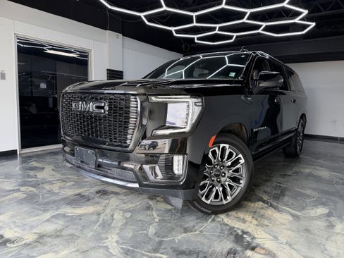 Used 2023 GMC Yukon XL Denali Ultimate image 1