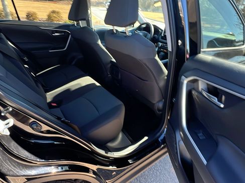 Used 2025 Toyota RAV4 XLE image 22