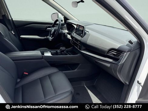 Certified 2024 Nissan Rogue SV w/ SV Premium Package FWD image 21