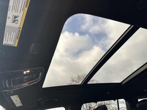 Used 2022 Jeep Wagoneer Series III w/ Premium Group I image 37