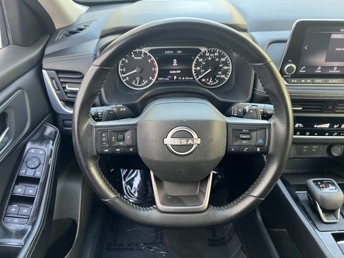 Used 2025 Nissan Rogue SV AWD/4WD image 24