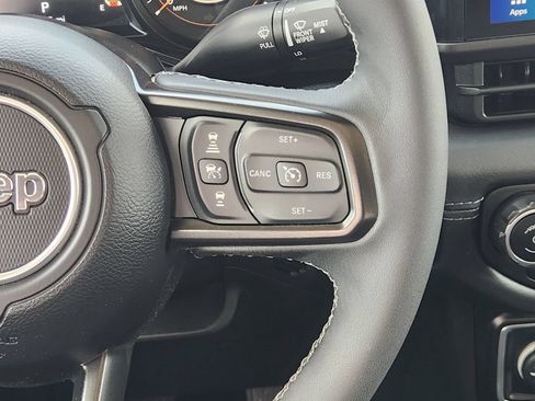 Used 2025 Jeep Gladiator Mojave w/ Convenience Group AWD/4WD image 28