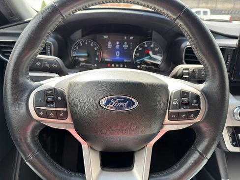 Used 2023 Ford Explorer XLT w/ Equipment Group 202A AWD/4WD image 18