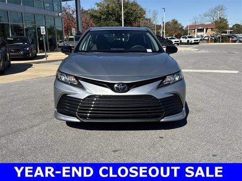 Used 2023 Toyota Camry LE image 4