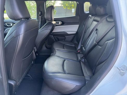 Used 2025 Jeep Compass Limited AWD/4WD image 9