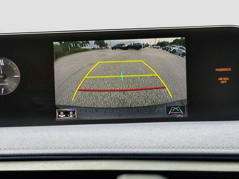 Used 2019 Lexus UX 200 w/ Premium Package FWD image 32