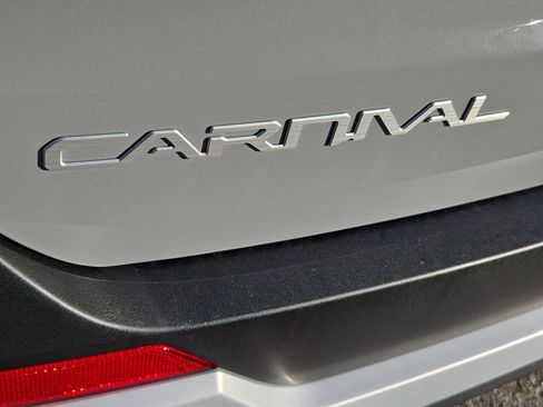 New 2026 Kia Carnival EX image 11