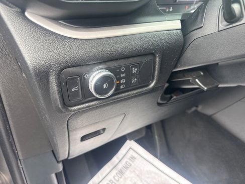Used 2020 Ford Explorer XLT w/ Equipment Group 202A AWD/4WD image 27