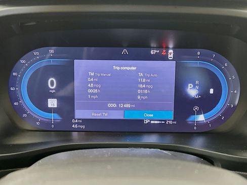 Used 2025 Volvo XC40 B5 Core image 19