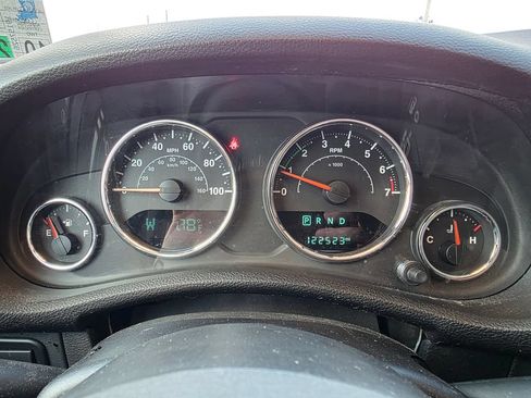 Used 2017 Jeep Wrangler Unlimited Rubicon w/ Connectivity Group AWD/4WD image 16
