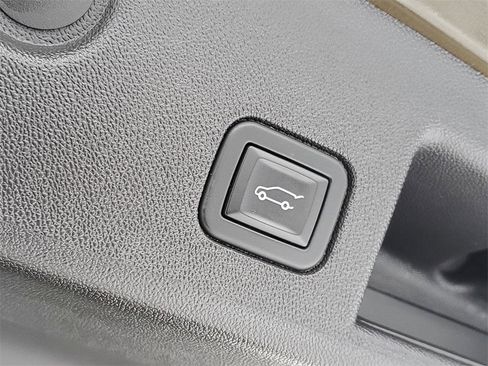 Used 2023 Chevrolet Equinox LT image 32