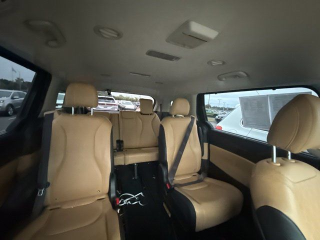 Used 2024 Kia Carnival EX FWD image 15