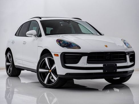Certified 2026 Porsche Macan AWD/4WD image 8