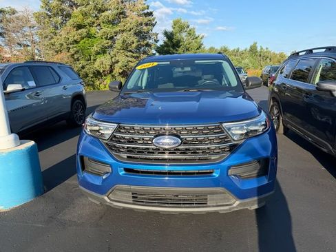Used 2021 Ford Explorer XLT w/ Class III Trailer Tow Package AWD/4WD image 2