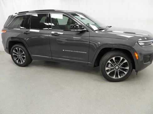 Certified 2025 Jeep Grand Cherokee Overland w/ Trailer Tow Package AWD/4WD image 20