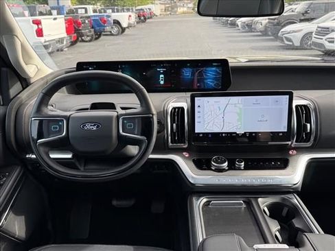 Used 2025 Ford Expedition Platinum AWD/4WD image 12