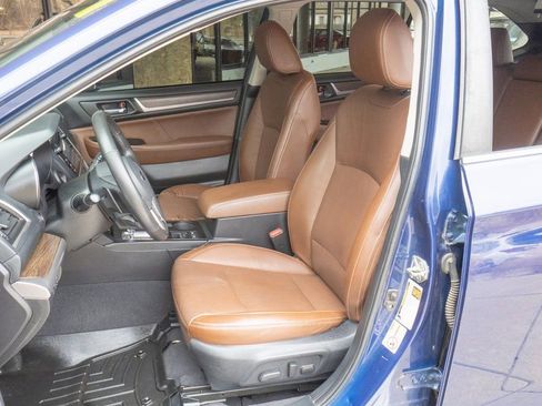 Used 2017 Subaru Outback 3.6R Touring image 8