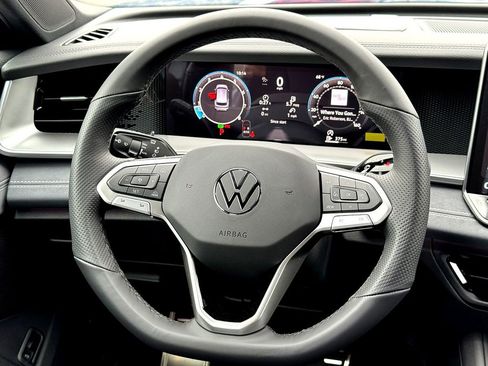 New 2026 Volkswagen Tiguan SE R-Line FWD image 19