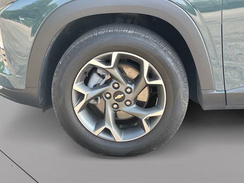 Certified 2025 Chevrolet Trax LT FWD image 9