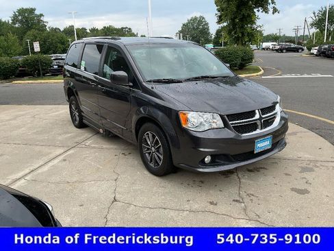 Used 2017 Dodge Grand Caravan SXT FWD image 7