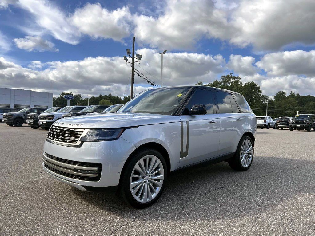 Used 2025 Land Rover Range Rover SE AWD/4WD image 7