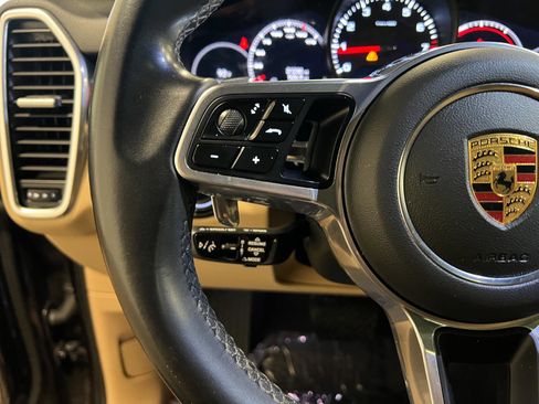 Used 2023 Porsche Cayenne Platinum Edition AWD/4WD image 13
