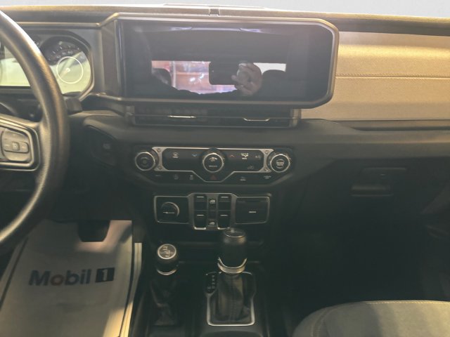 Used 2025 Jeep Gladiator Sport AWD/4WD image 12