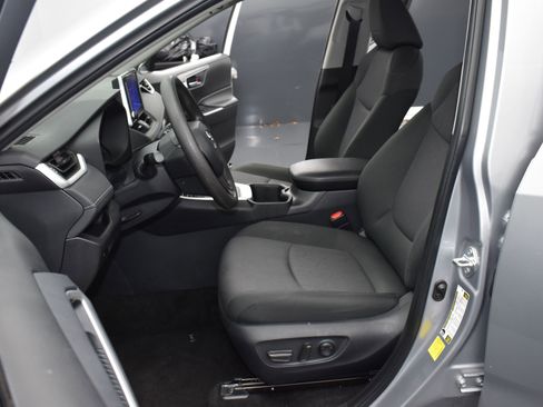 Used 2025 Toyota RAV4 XLE image 23