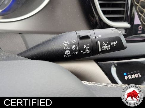Used 2023 Chrysler Pacifica Touring-L FWD image 32