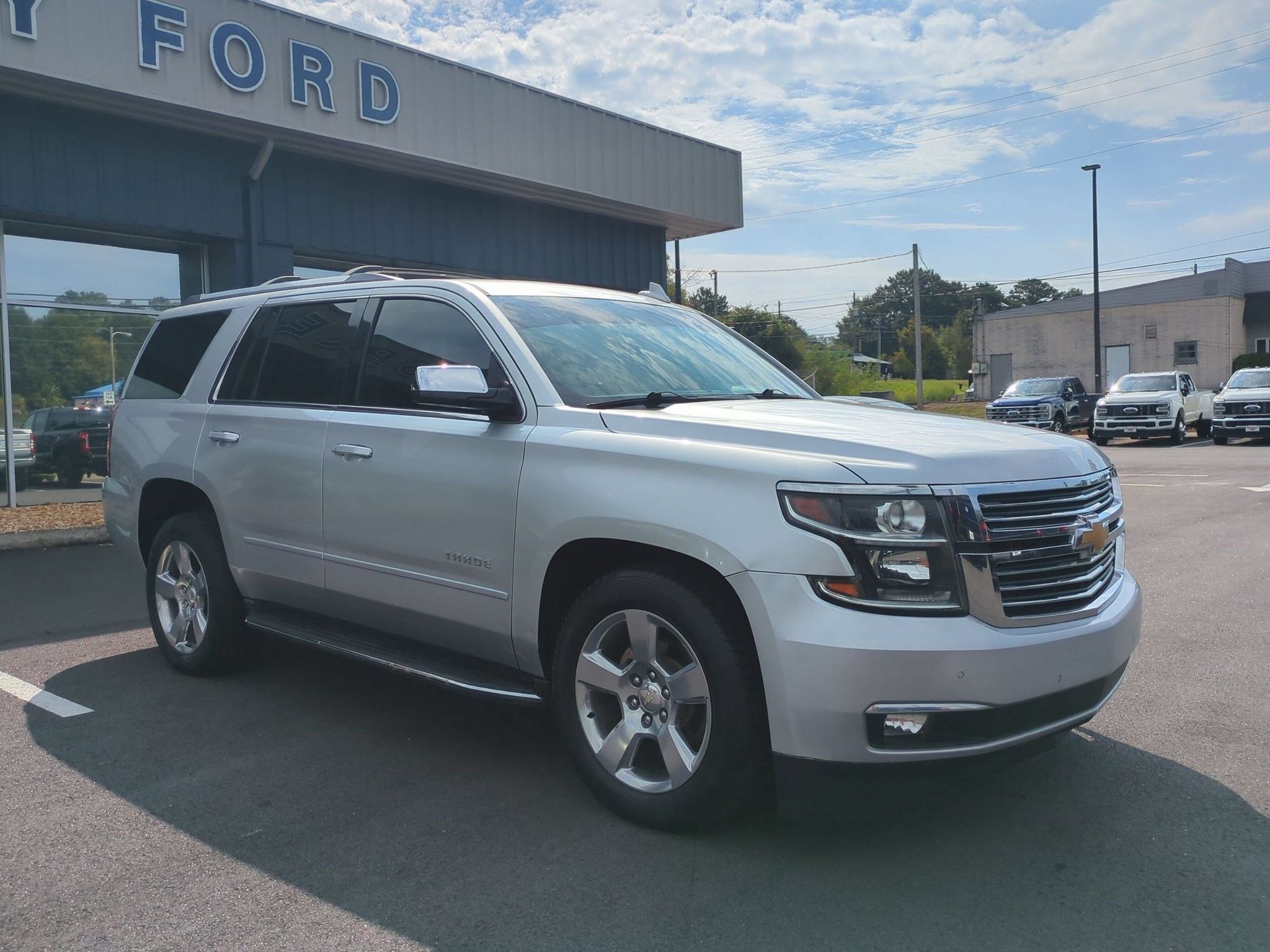 Used 2018 Chevrolet Tahoe Premier RWD image 3