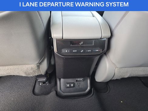 Used 2020 Toyota Highlander Limited image 19