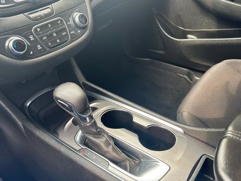 Used 2021 Chevrolet Malibu LT image 24