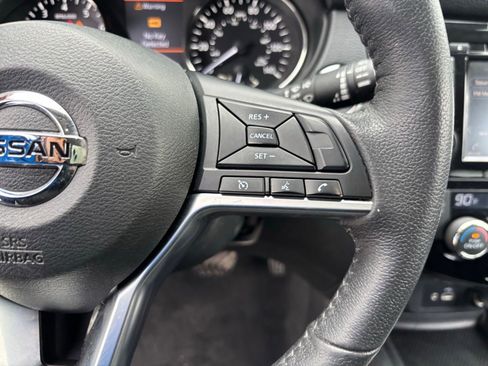 Used 2020 Nissan Rogue SV image 19