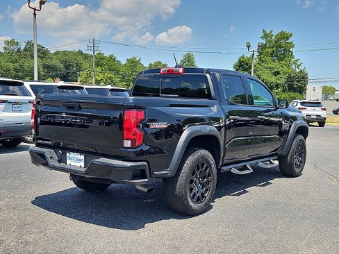 Used 2024 Chevrolet Colorado Trail Boss AWD/4WD image 7