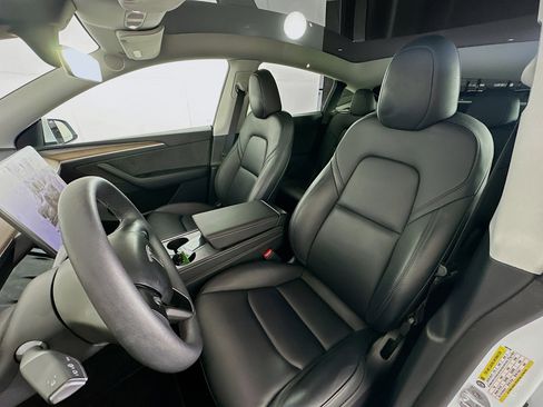 Used 2024 Tesla Model Y Long Range image 13