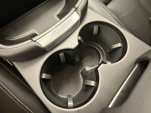 Used 2025 Porsche Macan image 30