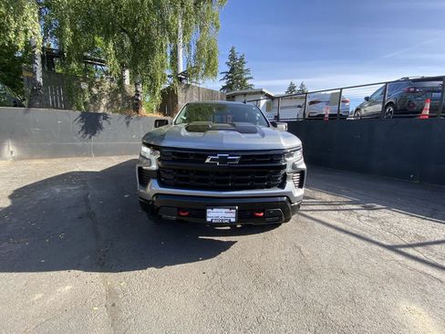 Used 2024 Chevrolet Silverado 1500 LT Trail Boss w/ LT Trail Boss Premium Package AWD/4WD image 9