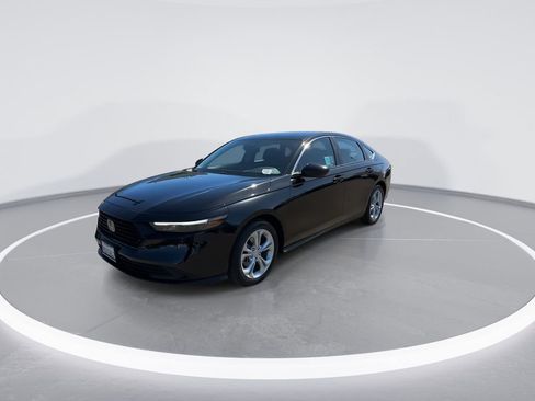 Certified 2023 Honda Accord LX image 5