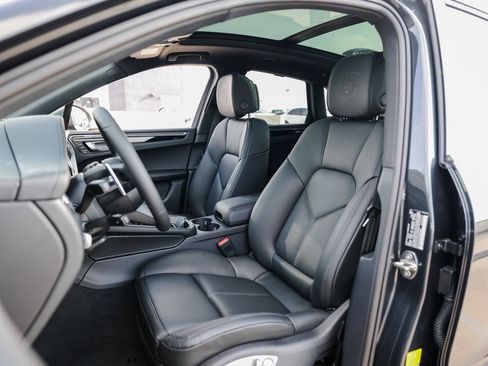 Certified 2026 Porsche Macan Turbo AWD/4WD image 5