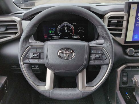Used 2025 Toyota Tundra Limited AWD/4WD image 23