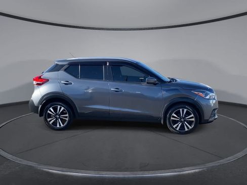 Used 2018 Nissan Kicks SV FWD image 9