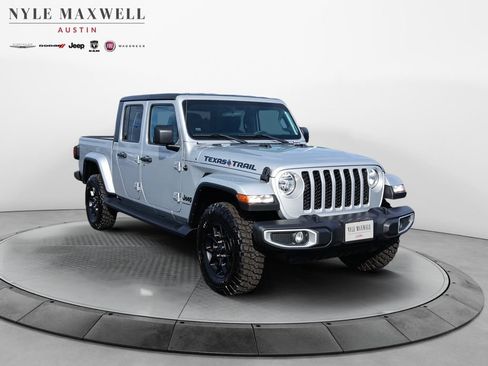 Used 2023 Jeep Gladiator Sport AWD/4WD image 2
