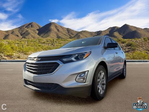 Used 2021 Chevrolet Equinox LS image 2
