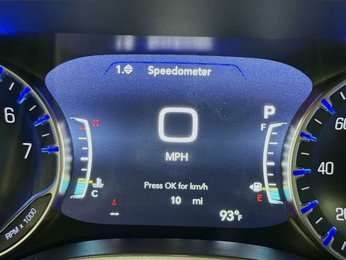 Used 2025 Chrysler Pacifica Select image 12