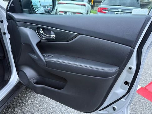 Used 2016 Nissan Rogue SL w/ SL Premium Package image 28