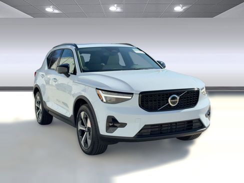 New 2026 Volvo XC40 B5 Plus w/ Protection Package Premier image 7